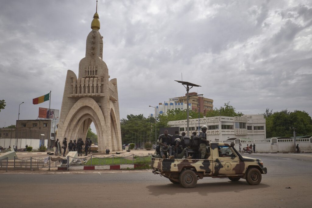 Mali : les autorités doivent renoncer à dissoudre les partis politiques pour préserver les droits humains