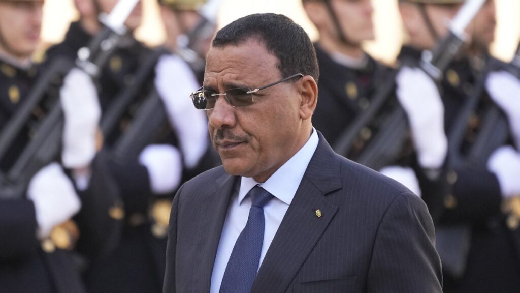 Niger : l’ex-président bazoum toujours détenu arbitrairement après deux ans