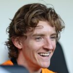 Anthony Gordon en passe de rejoindre le fc barcelone après une visite médicale à Barcelone
