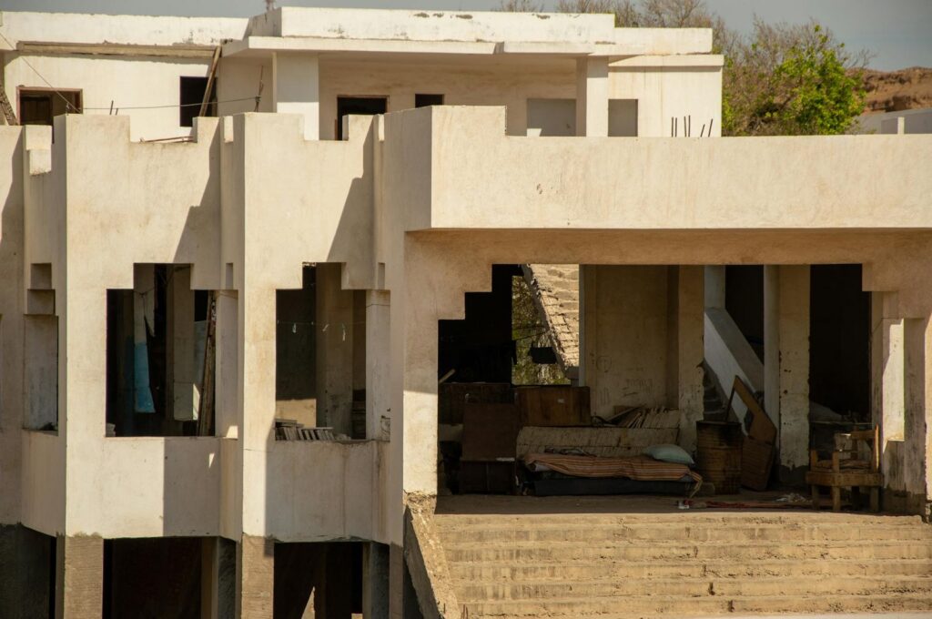Sénégal : l’État s’attaque aux infrastructures publiques abandonnées