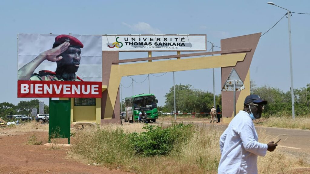Junte burkinabè suspend la principale organisation étudiante du Faso