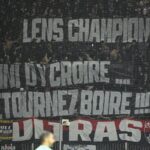 Guerre des banderoles à Bollaert : quand supporters parisiens et lensois s’affrontent en tribunes