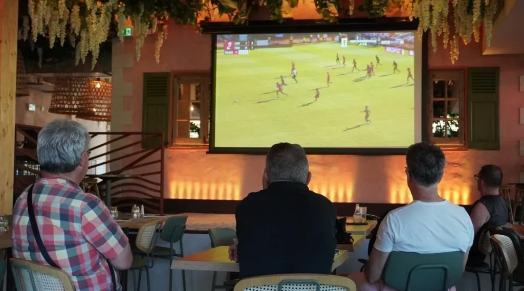 Ligue des champions : les bars de laval sauvent la finale psg-arsenal à la dernière minute