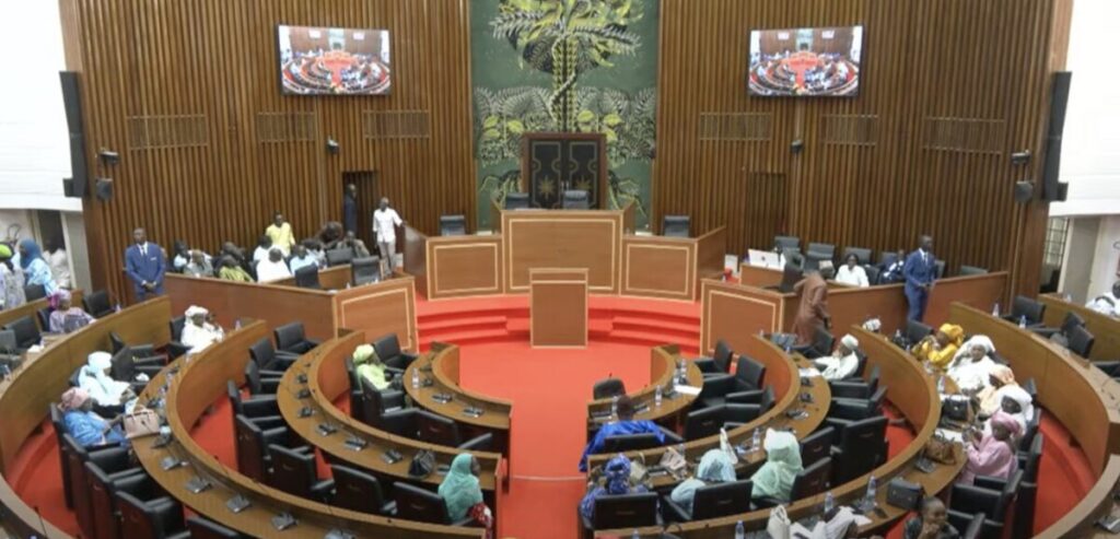 Sénégal : Ousmane Sonko en passe de diriger l’assemblée nationale, l’opposition crie au coup de force