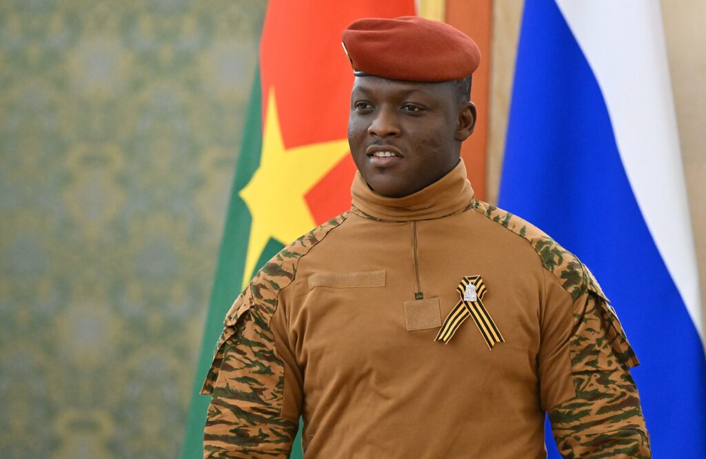 Ibrahim Traoré au Burkina Faso : entre souveraineté et dérive autoritaire
