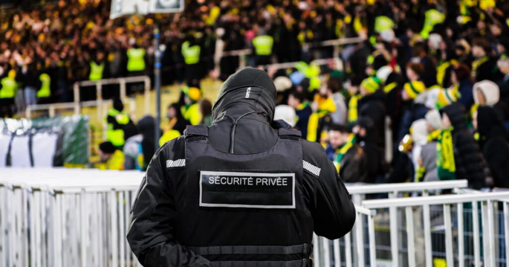 Football : le fc nantes sanctionné d’un huis clos après les incidents face à toulouse