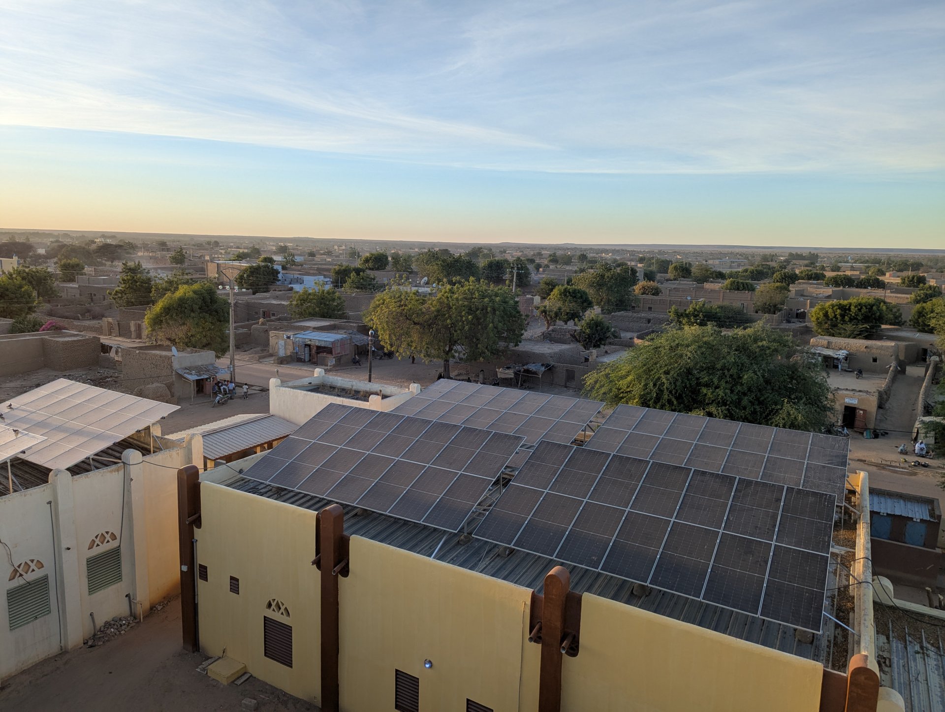 Panneaux solaires installés par MSF à l’hôpital de Niafounké au Mali