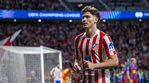 Julien Alvarez, attaquant argentin en discussion pour un transfert
