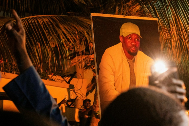 Partisans d'Ousmane Sonko manifestant devant son domicile à Dakar