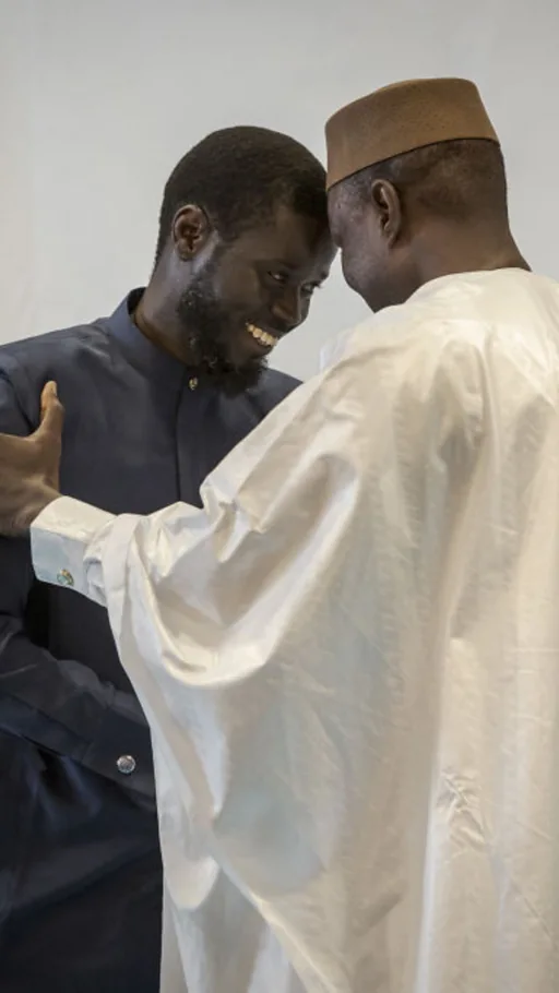 portrait des dirigeants sénégalais Bassirou Diomaye Faye et Ousmane Sonko