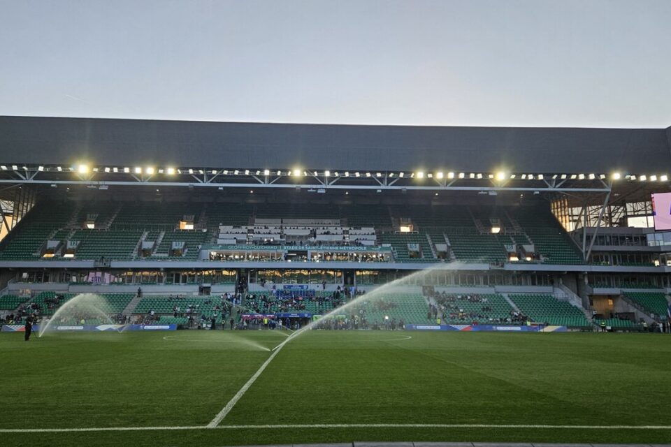 Vue aérienne du stade Geoffroy-Guichard à Saint-Étienne, antre historique de l'ASSE