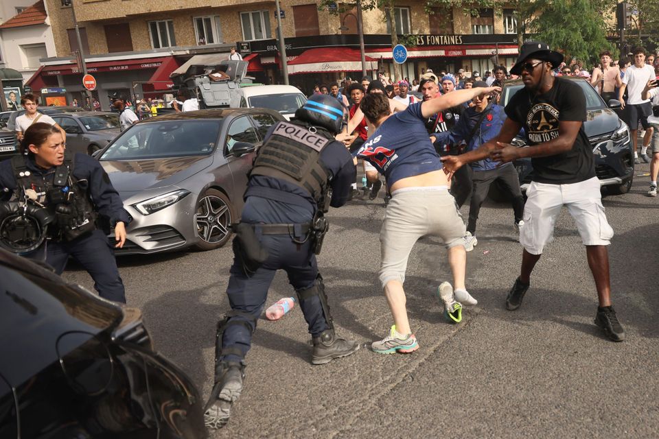 Affrontements près du Parc des Princes.
