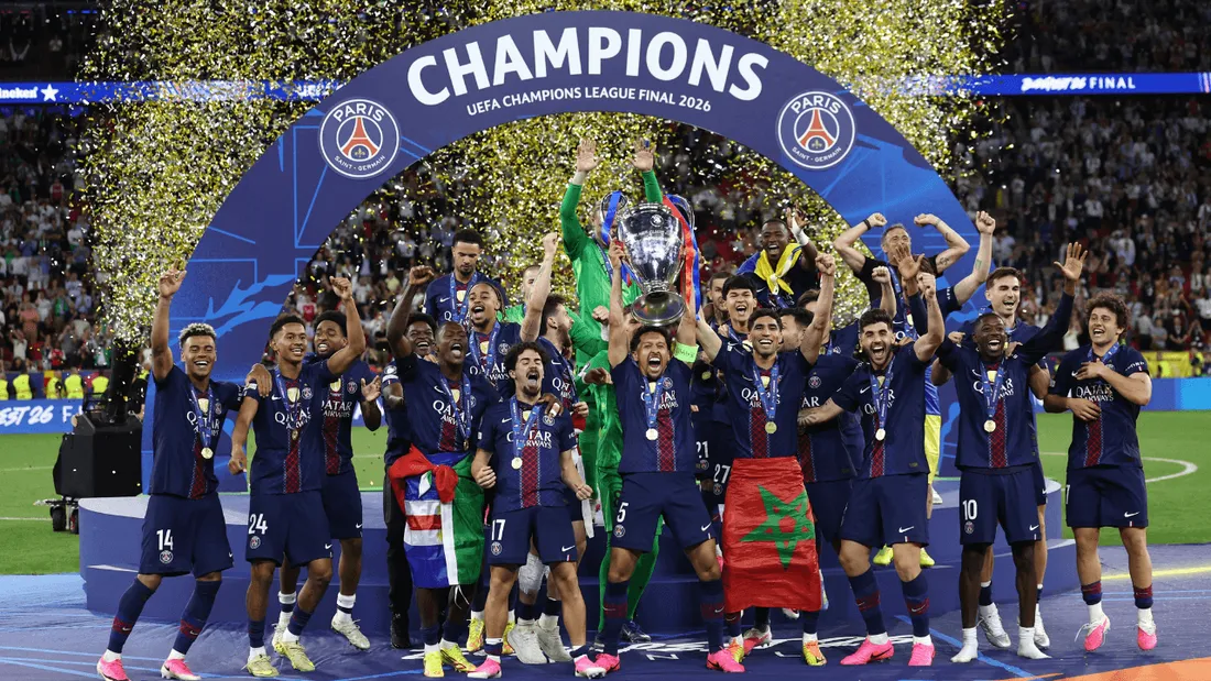 Les joueurs du PSG brandissent la Coupe aux grandes oreilles pour la deuxième fois d'affilée