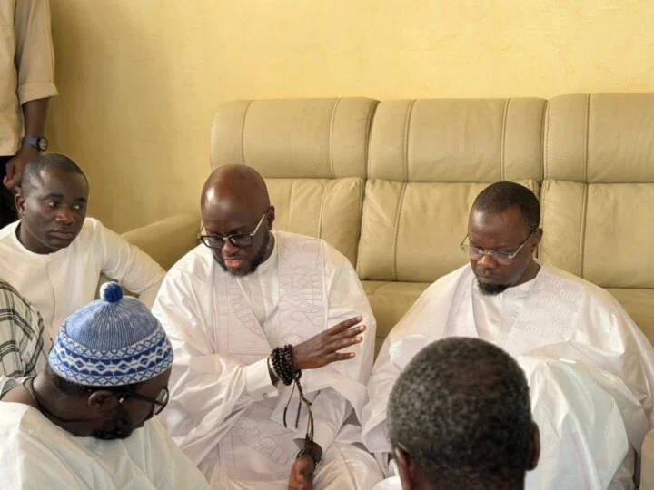Touba : Le dernier adieu de Ousmane Sonko à « son père », Serigne Cheikh Saliou Mbacké