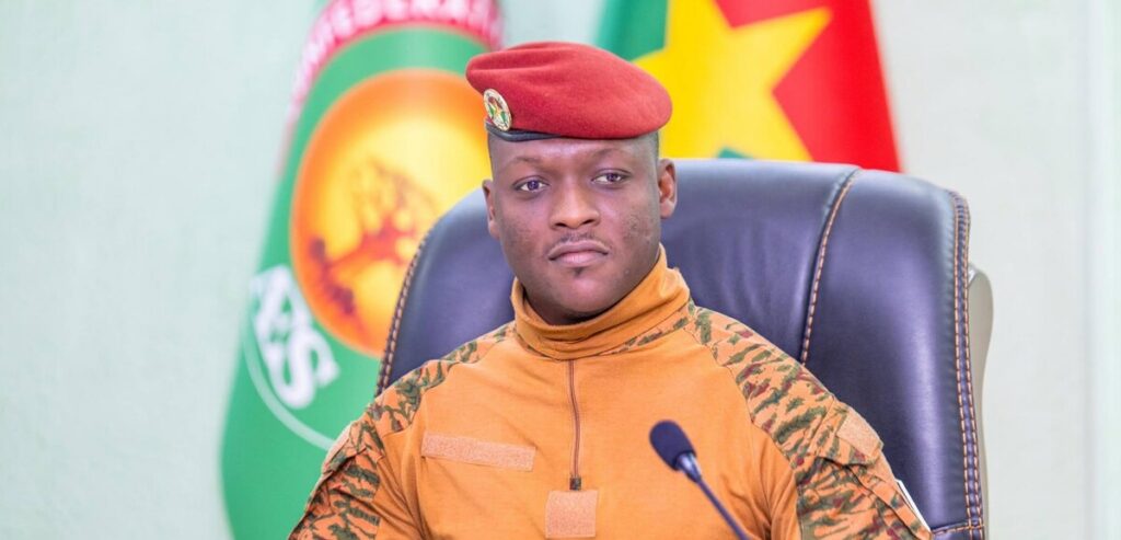 Suspension d’associations musulmanes au Burkina Faso : la junte serre la vis après l’arrestation d’un imam