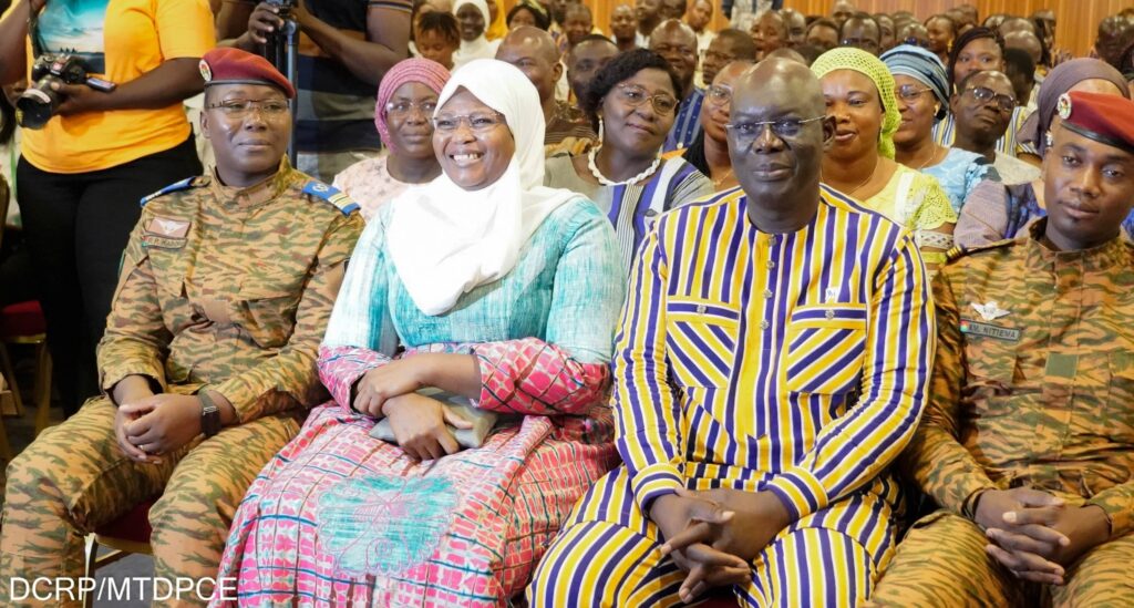Burkina Faso : la plateforme « dɛmɛ sira » révolutionne la solidarité grâce au numérique