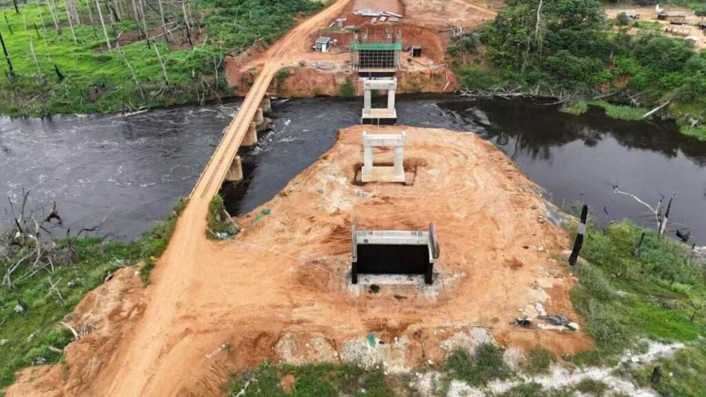 Désenclavement du Sud : le pont sur le Dja sort de terre à un rythme soutenu