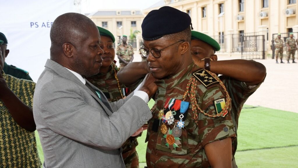 Retraite du général Bertin Bada : 43 années de loyauté au service du Bénin s’achèvent