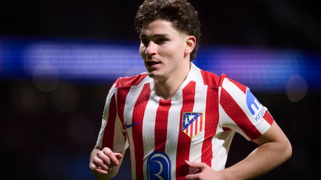 Mercato : le psg se retire de la course pour julian alvarez