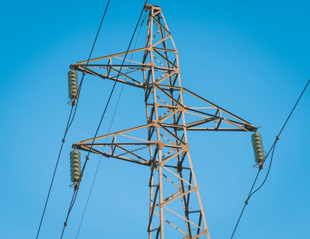 Gabon : la SEEG remplacée par deux entités spécialisées dans l’eau et l’électricité