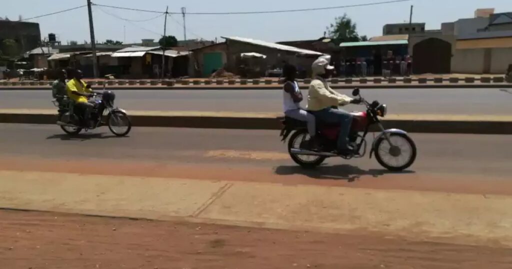 Kétou : les conducteurs de taxi-moto bientôt en uniforme pour mieux circuler