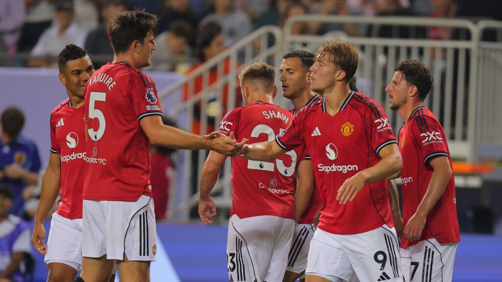 Rasmus hoejlund quitte manchester united pour la serie a, un transfert historique