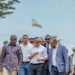 Libreville : le colonel michaël randrianirina explore les symboles du développement gabonais
