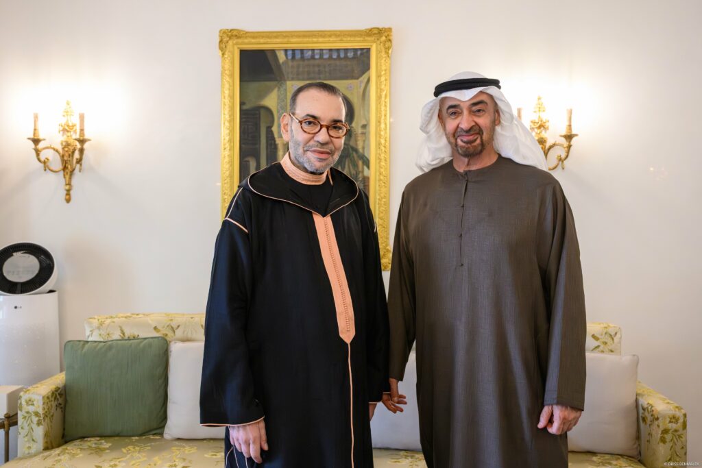 Le roi Mohammed VI en discussion avec cheikh Mohammed Ben Zayed Al-Nahyane à Rabat
