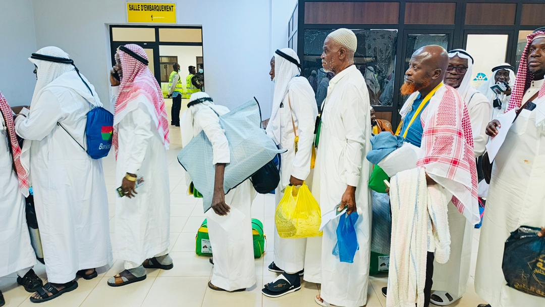 Pèlerins burkinabè de retour du Hadj 2026 à l’aéroport de Ouagadougou