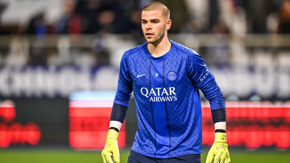 Lucas Chevalier, gardien de but français, lors d'un entraînement