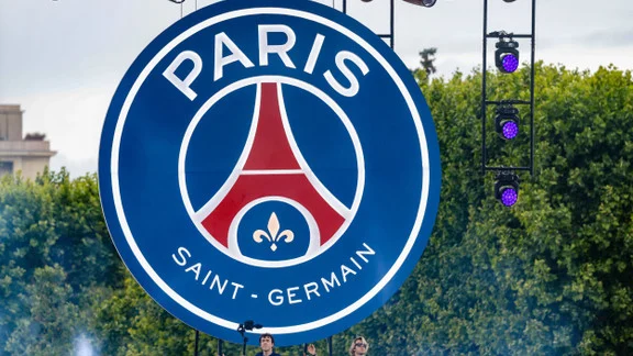 Joueur sud-coréen en action avec le PSG