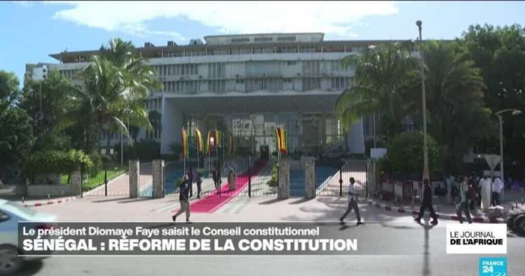 Sénégal : le président Diomaye Faye interpelle le Conseil constitutionnel sur une réforme majeure