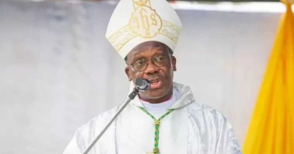 Mgr Houngbédji : l’humain au centre du développement lors d’une conférence majeure au Bénin