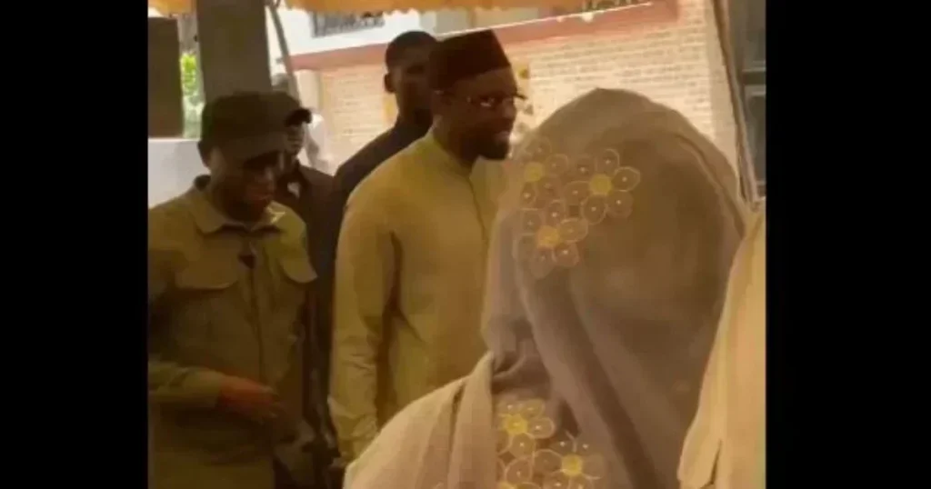 Ousmane Sonko en visite de condoléances aux Parcelles Assainies auprès de Diamil Sané