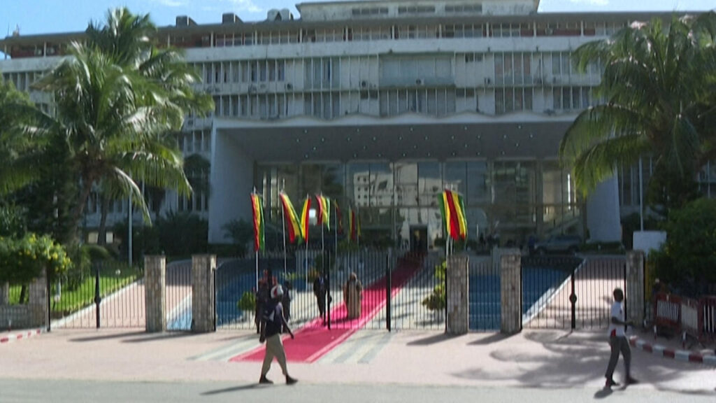 Réforme constitutionnelle au Sénégal : bras de fer entre Sonko et Diomaye Faye ?