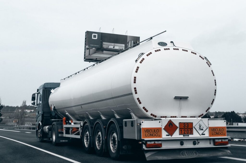 Bamako respire : 950 camions de carburant brisent l’asphyxie économique