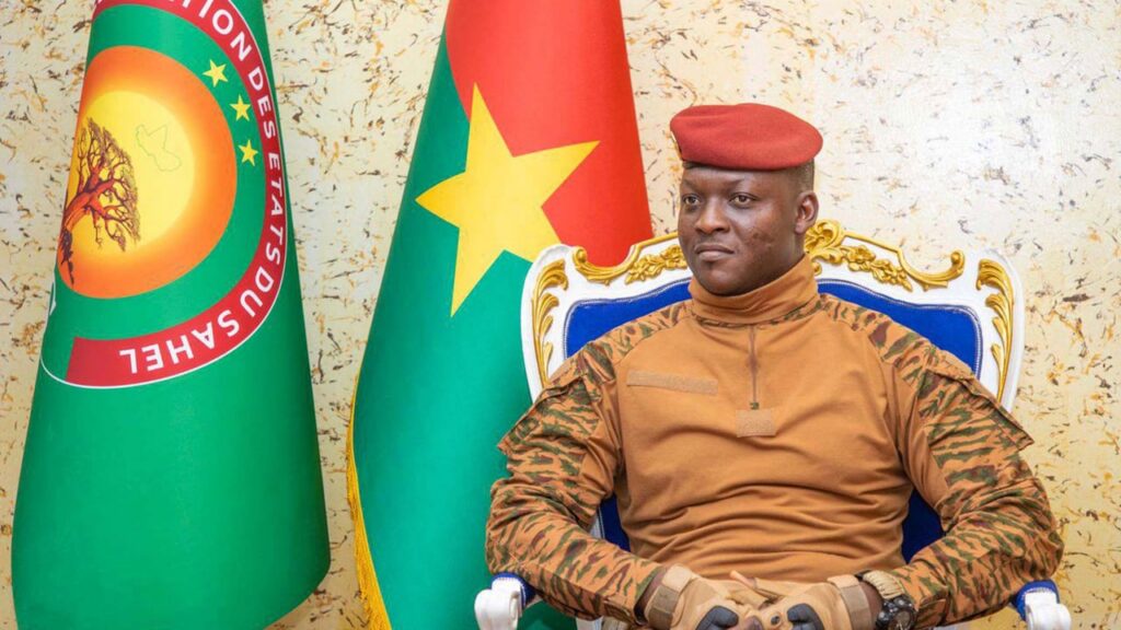 Ibrahim Traoré et une milice numérique au coeur de tensions médiatiques au Burkina Faso