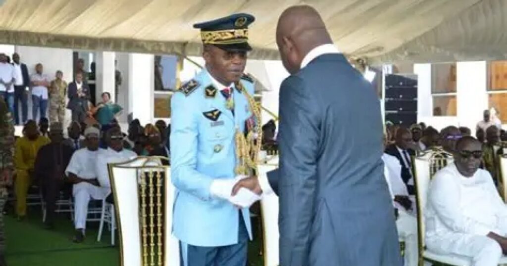 Bénin : fin de carrière pour le général Bertin Bada, une cérémonie d’adieu à Cotonou