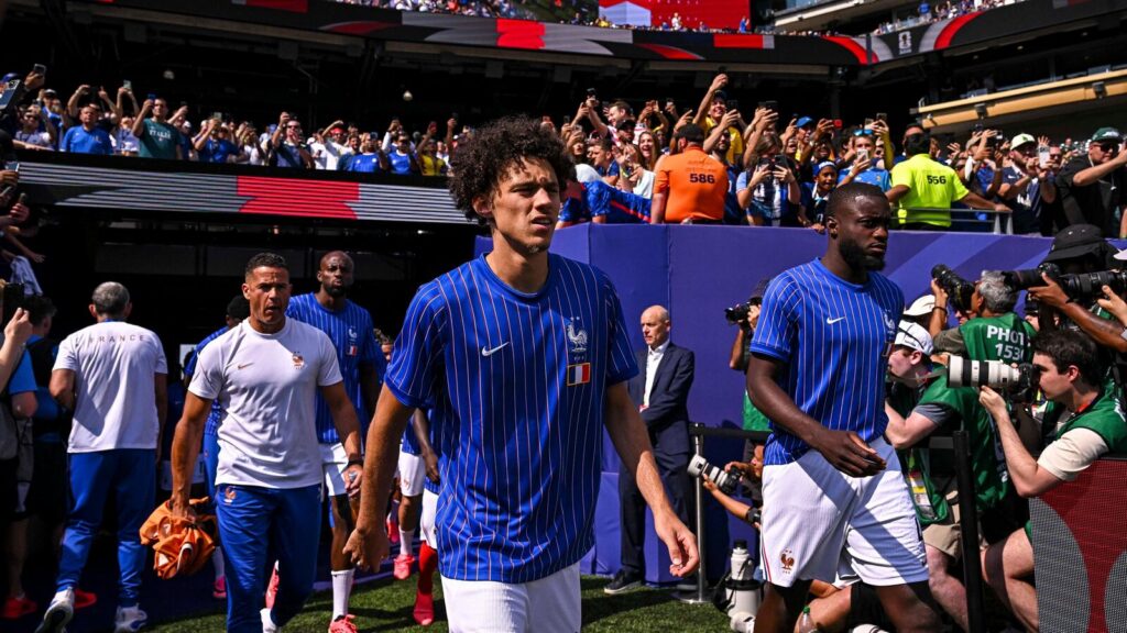 Maghnes akliouche : entre rêves d’enfant, parcours au psg et défis en équipe de France