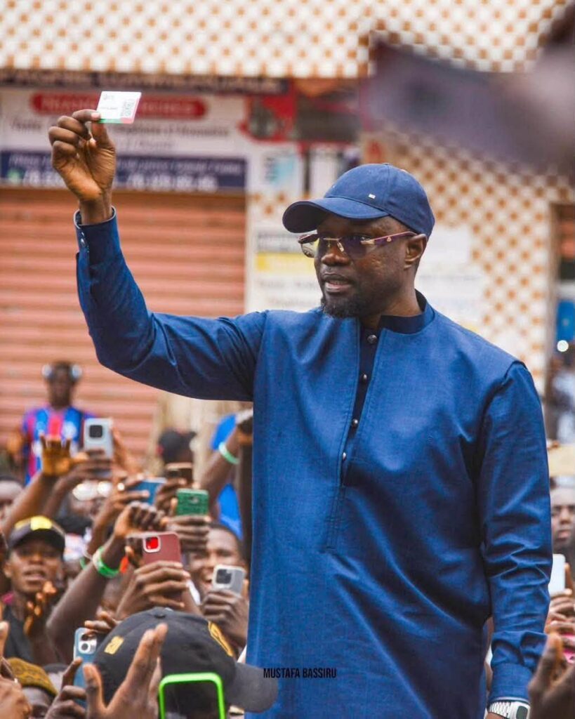 Ousmane Sonko en liesse populaire à Dakar : l’élan des banlieues dakaroises
