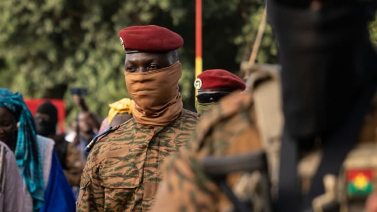 Le président de transition burkinabè Ibrahim Traoré lors d'un discours à Ouagadougou