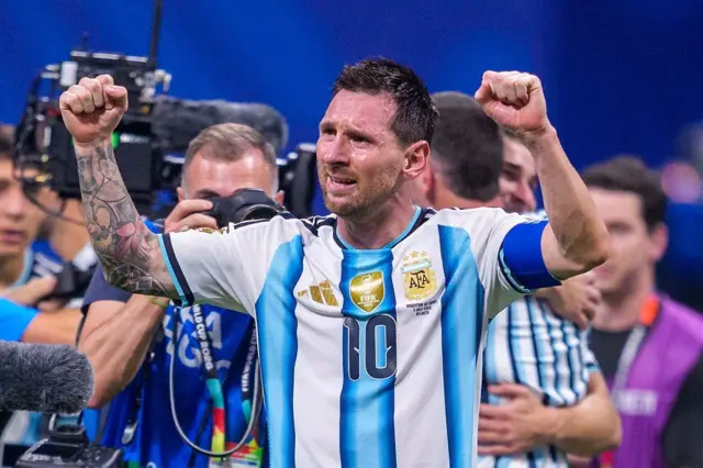 Lionel Messi célébrant une victoire avec l'Argentine