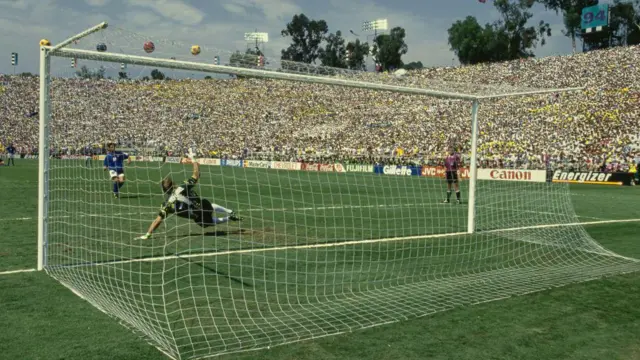 Un penalty manqué lors d'une finale passée, symbole de l'intensité des matchs