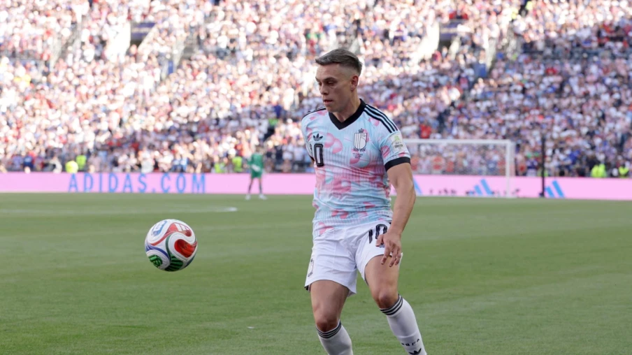 Leandro Trossard en maillot de Besiktas