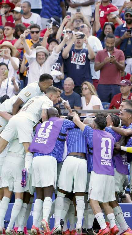 La France célèbre sa victoire face au Maroc le 09 juillet 2026 lors du quart de finale de la Coupe du monde (AFP)