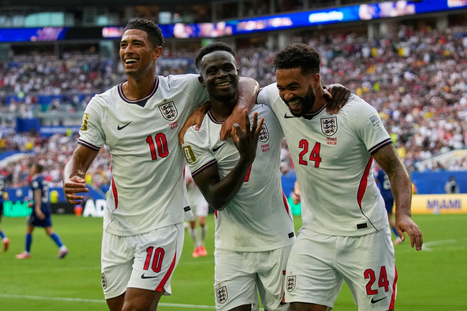 Action de jeu entre les Bleus et les Three Lions