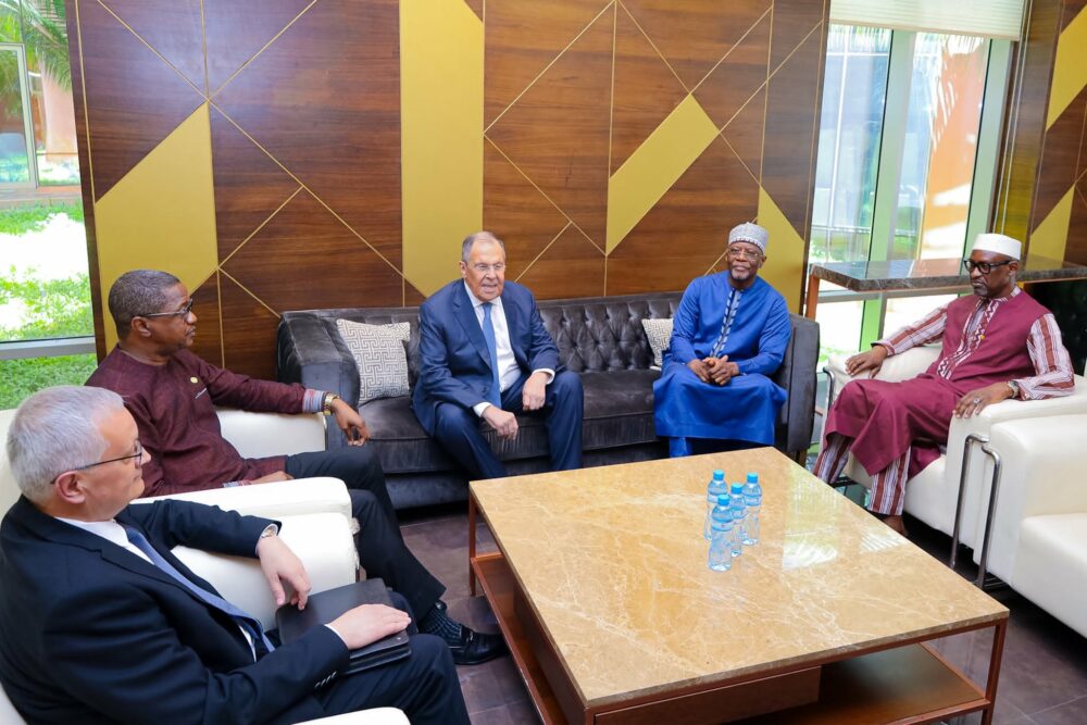 diplomates africains et russe lors d'une réunion à Niamey