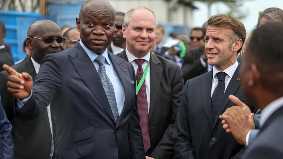 Le président gabonais Brice Oligui Nguema lors d'un entretien avec son homologue français