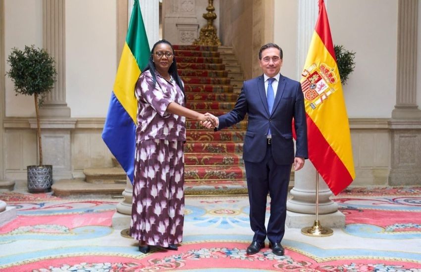 La ministre gabonaise des Affaires étrangères et son homologue espagnol lors de leur rencontre à Madrid