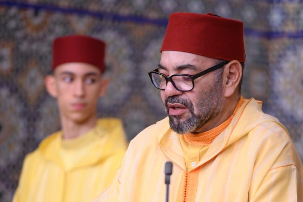 Sa Majesté le Roi Mohammed VI et le prince héritier Moulay Hassan lors d’un discours officiel